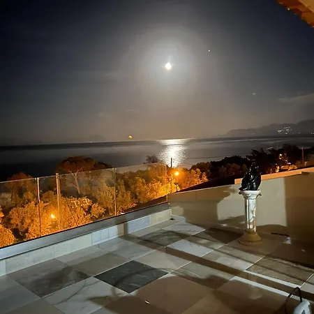 Elena's Seaview Maisonette *