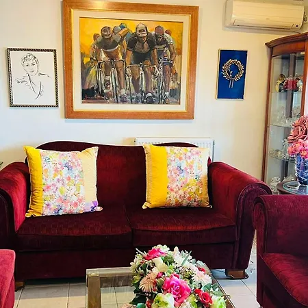 Elena's Seaview Maisonette 아파트 *