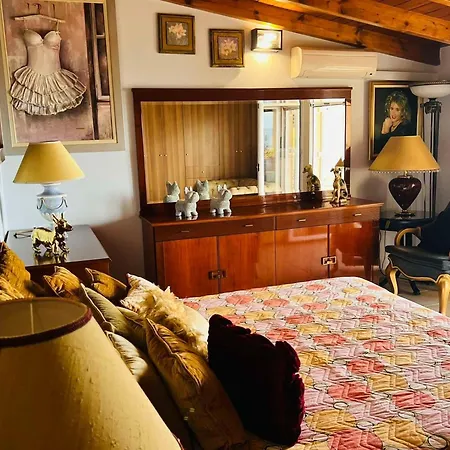 아파트 Elena's Seaview Maisonette